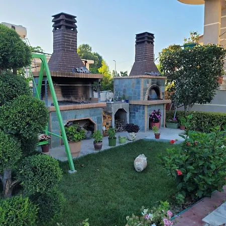 Garden House Apartment *